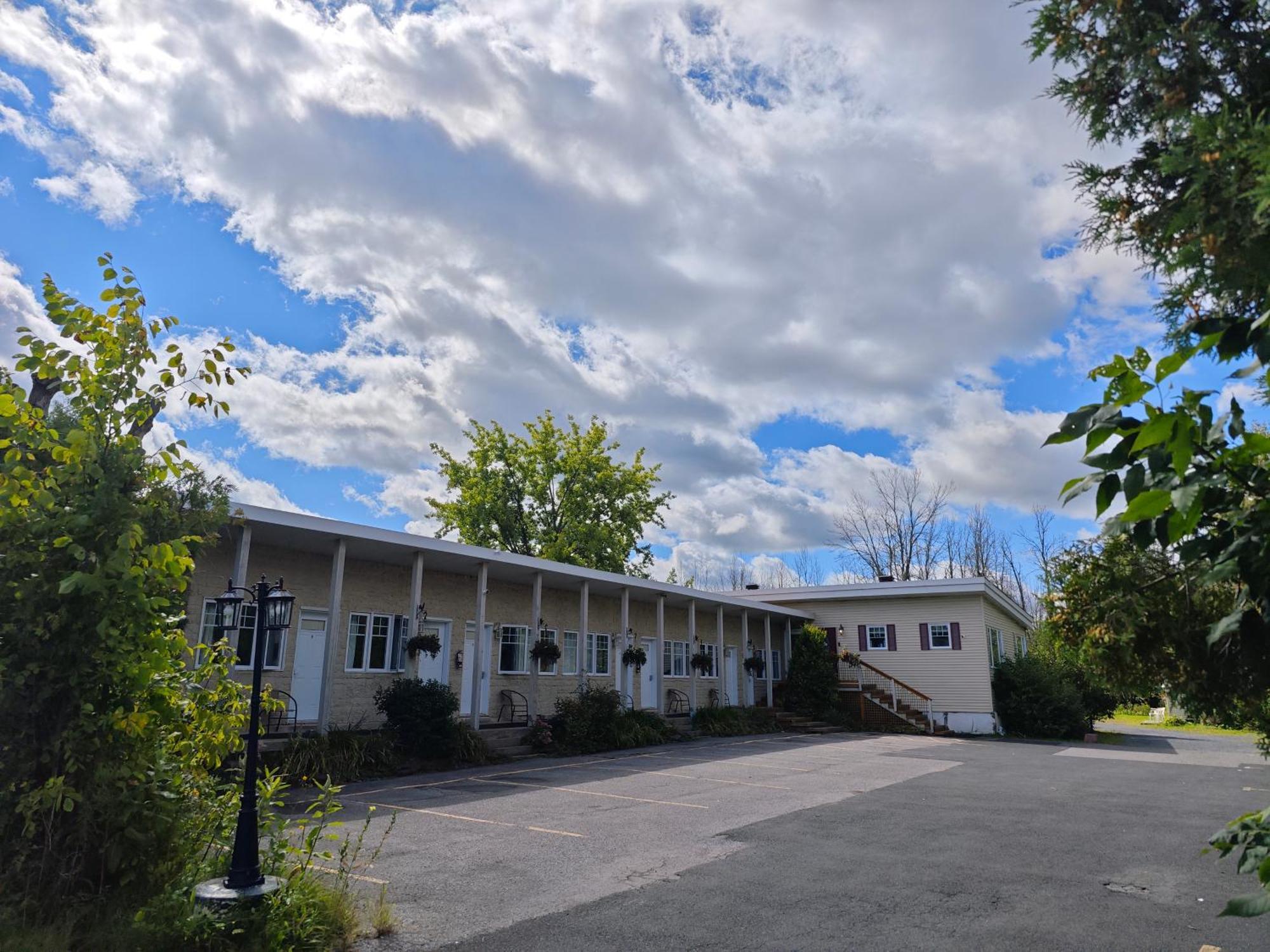Objectif Sante Hotel Longueuil Eksteriør billede
